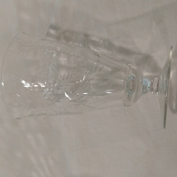 Set of 6 etched crystal wine glasses 8 ounces - Picture 2 of 4